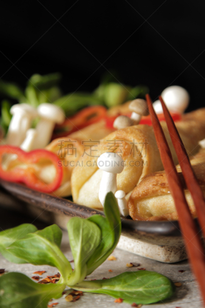 蔬菜,高雅,日本食品,春卷,姬菇,餐具,垂直画幅,褐色,胡萝卜,素食