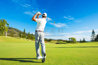 高尔夫球运动,进行中,男人,开球,高尔夫球,水平画幅,夏天,户外,草,运动