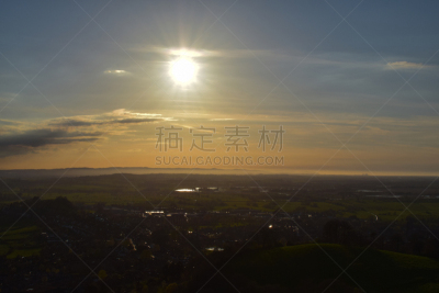 萨默塞特平原区,在上面,天空,格拉斯顿伯里石山,葛雷斯顿柏利音乐会,格拉斯顿伯利,格拉斯顿伯里音乐节,水平画幅,云,无人