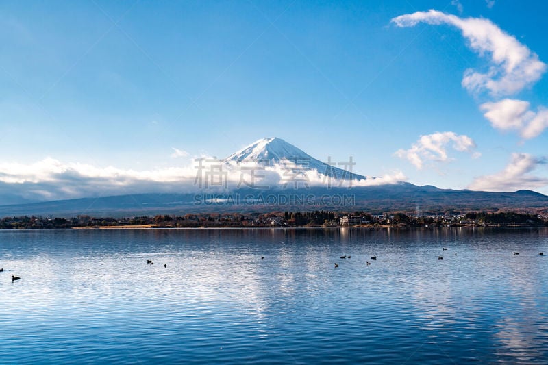 富士山,看风景,湖,河口湖,特写,侧面视角,云,透过窗户往外看,日本人,户外