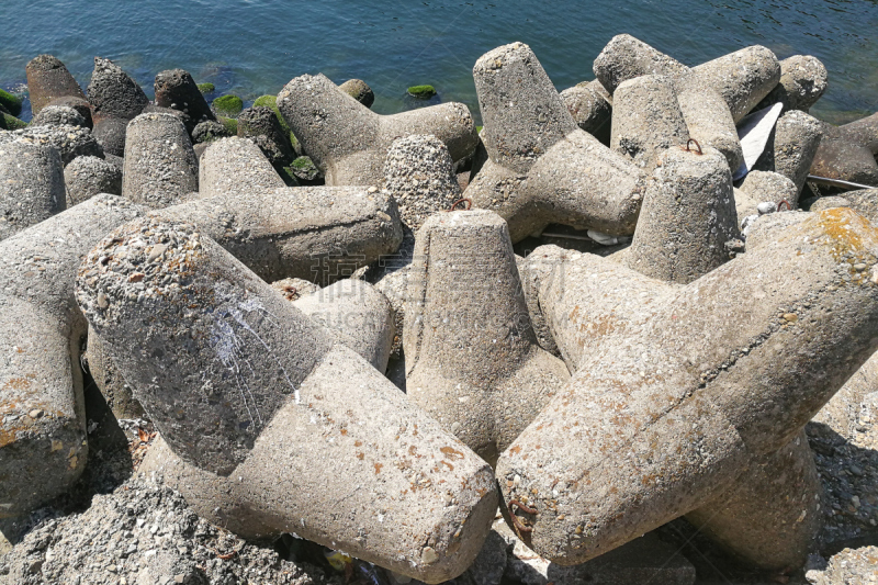 海岸线,混凝土,被侵蚀的,特写,四足动物,四分体,挡土墙,建筑施工屏障,海啸,防波堤