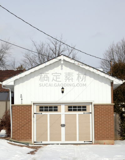 冬天,车库,双车车库,翼型门,独立式住宅,垂直画幅,正面视角,门口,外立面,雪