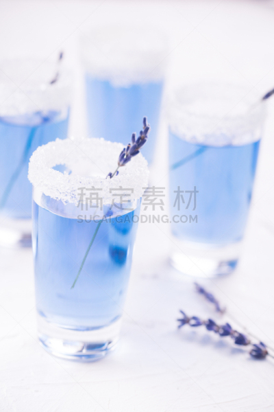 留白,柠檬水,熏衣草,小酒杯,伏特加,含酒精饮料,垂直画幅,水,无人,鸡尾酒