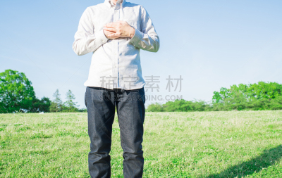 男人,派克大街,亚洲,留白,草原,水平画幅,破土动工,户外,仅男人,仅成年人