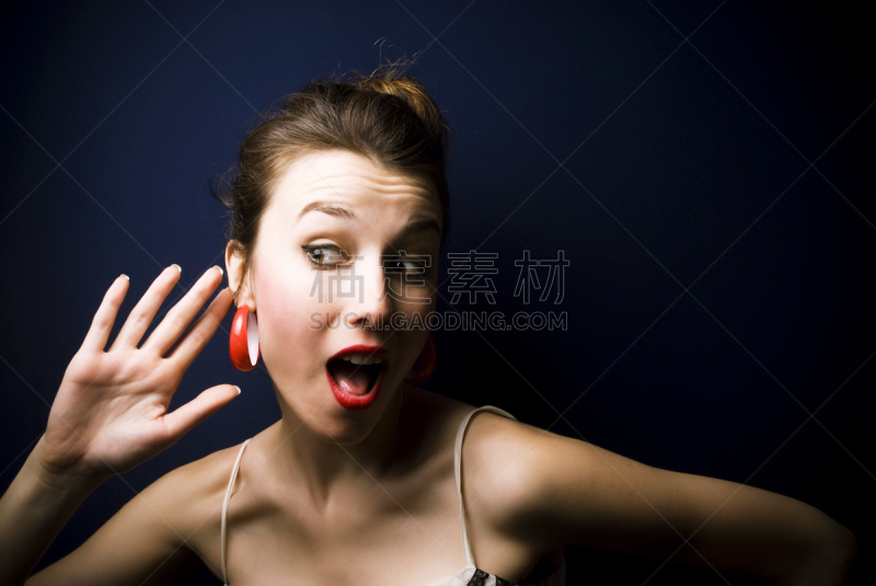 女人,洗耳恭听,爱探听私事的,扬起眉毛,捧着,好消息,噪声,人的嘴,不看镜头,仅成年人