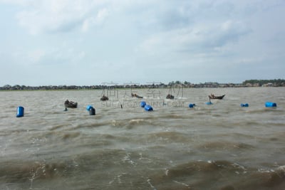 水,天空,暴风雨,休闲活动,水平画幅,简易钓鱼,无人,捕捞鱼,夏天,户外