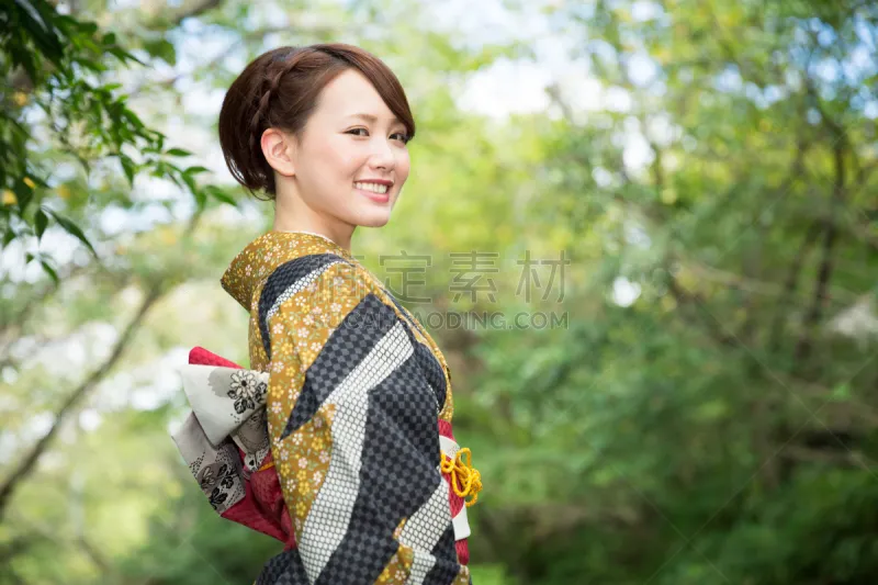 和服 日本人 女人 和服腰带 水平画幅 美人 户外 仅成年人 青年人 仅一个青年女人图片素材下载 稿定素材