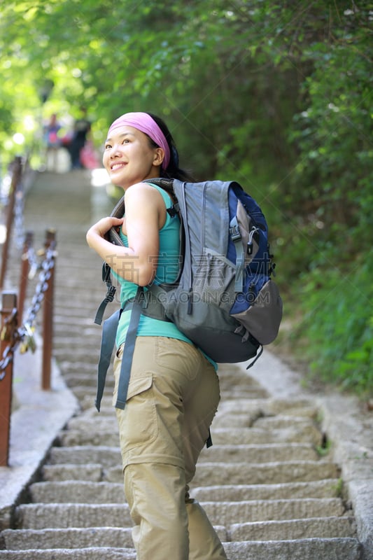 华山,女人,山,徒步旅行,亚洲,垂直画幅,留白,黑发,东亚,夏天