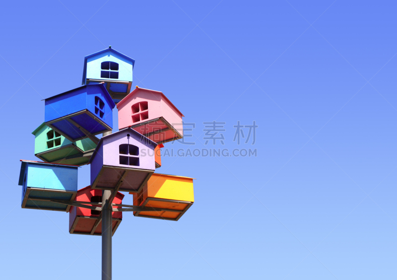 色彩鲜艳,鸟巢,盒子,天空,水平画幅,绿色,无人,蓝色,豪宅,鸟类