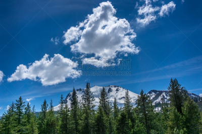 莱森火山国家公园,雪,云,在上面,拉森山,松树,水平画幅,无人,户外,加利福尼亚