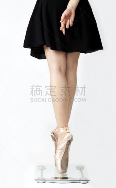 女人,盘着手指,芭蕾鞋,浴室秤,瘦弱,芭蕾舞鞋,千克,虚荣,垂直画幅,留白