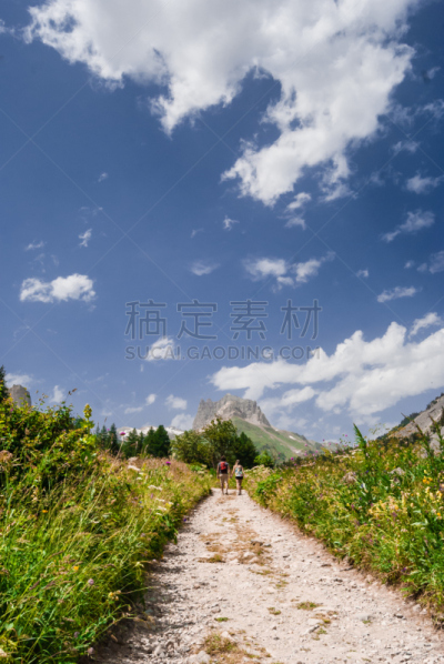 山,小路,垂直画幅,天空,夏天,草,云景,光,街道,旅游