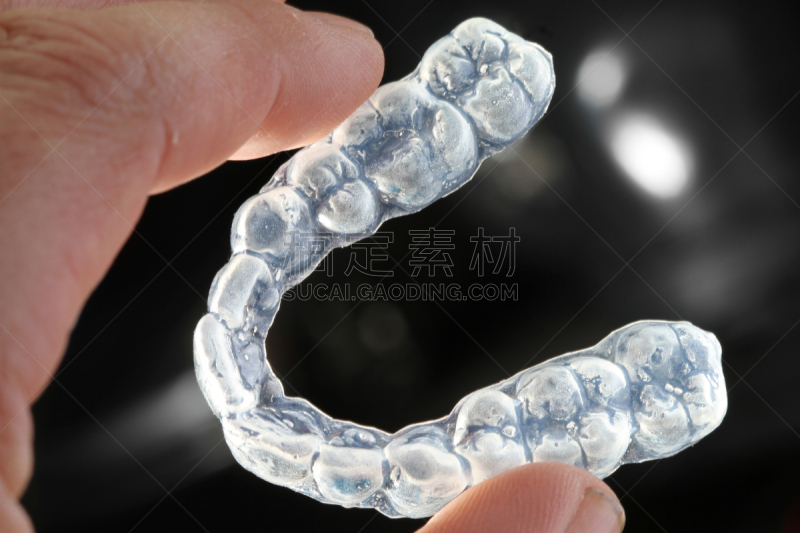 口腔卫生,牙齿矫正器,奴佛卡因,隐形矫治,二叶,牙线,无形的,假牙,牙齿美白,青春期
