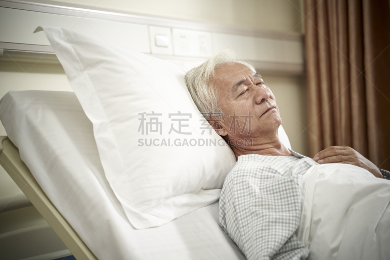 老年男人,床,健康保健,仅一个老年男人,仅男人,医疗补助,一个人,东亚人,仅一个男人