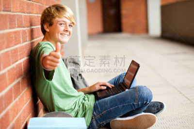 青少年,学生,翘起大拇指,可爱的,计算机,肖像,儿童教育,技术,地板,现代