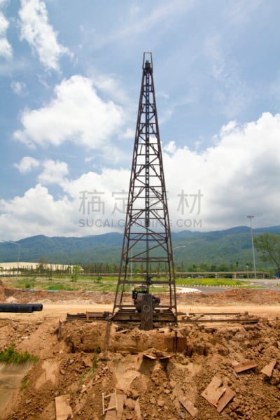 打桩机,建筑工地,垂直画幅,天空,重的,风化的,古老的,铁,机器,生锈的