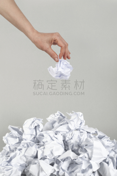 弄皱的,手,纸球,垂直画幅,拿着,纸,叠,摄影