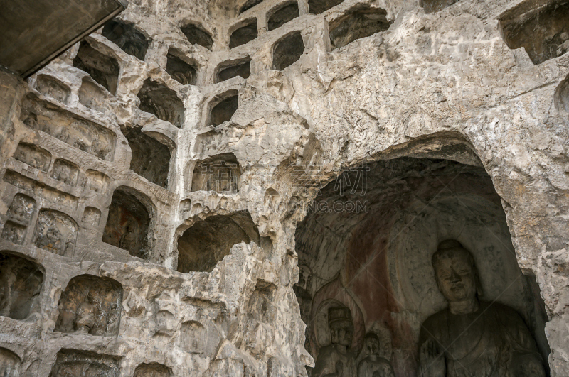 More than 2,000 caves with Buddha statues of various sizes.