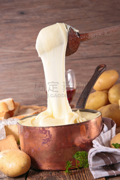 阿里高特,垂直画幅,木制,膳食,精制土豆,法式食品,奶酪,乡村风格,奶酪火锅,面包