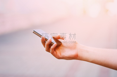 男人,手机,特写,柔焦,开始按钮,屏风分区,男商人,男性,仅男人,仅成年人