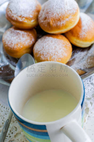 奶酒,酸乳酒,酪乳,垂直画幅,奶制品,无人,研磨食品,奶油,蛋糕,烘焙糕点
