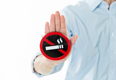 禁止吸烟记号,青年男人,拿着,被动吸烟,停止手势,吸烟问题,警告标志,留白,男商人,男性