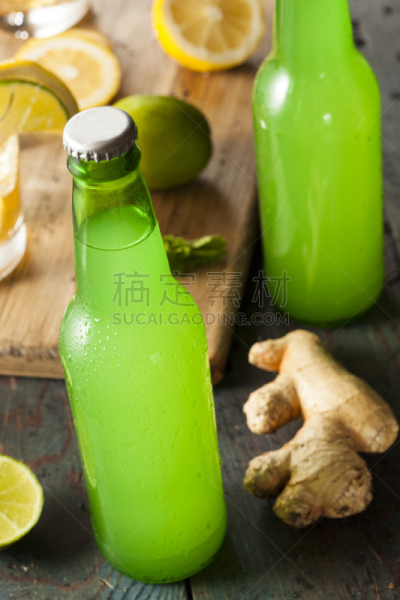 姜汁啤酒,苏打,有机食品,垂直画幅,水,无人,鸡尾酒,含酒精饮料,果汁,夏天