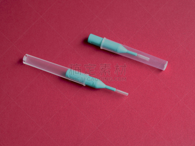 牙间隙牙刷,红色背景,化妆刷,毛刷,口腔卫生,画笔,牙医,水平画幅,人的嘴,塑胶