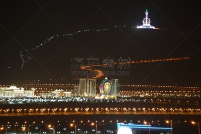 阿什哈巴德市,夜晚,城市天际线,卡拉库姆沙漠,土库曼斯坦,斯大林式建筑,路灯,纪念碑,水平画幅,无人