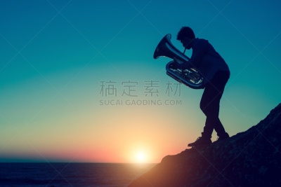 进行中,大号,音乐人,小号,海洋,海岸线,非凡的,岩石,剪影,日落