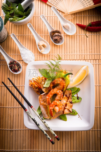鱼类,蔬菜,虾,餐具,垂直画幅,留白,胡瓜,素食,贻贝,开胃品
