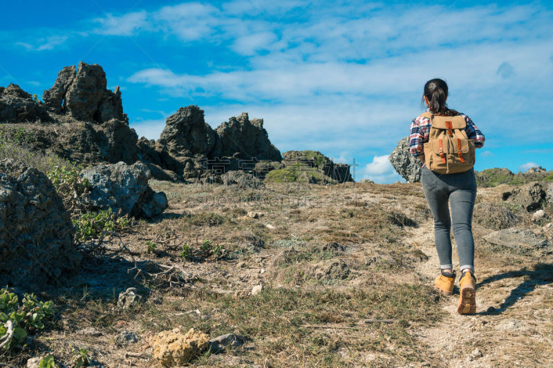 小路,徒步旅行,女人,自然美,山,美,休闲活动,水平画幅,在之后,旅行者