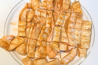 煎三文鱼,主菜盘,食盐,白色,格子烤肉,水平画幅,无人,膳食,海产,动物身体部位