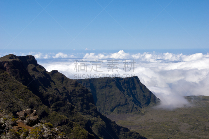 留尼汪（法属）,徒步旅行,弗尔乃斯火山,镜头摇上,火山喷口,天空,褐色,水平画幅,无人,火山地形