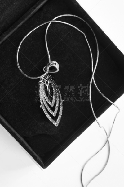 盒子,项链,个人随身用品,垂直画幅,链,无人,珠宝,特写,俄罗斯,开着的