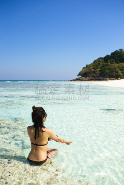 水,海滩,比基尼,透明,女孩,鸡尾酒,柯大寨大队,斯米兰群岛,攀牙府,坐在地上