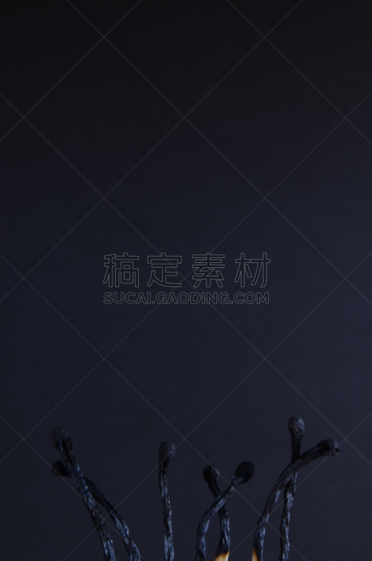 火柴,黑色背景,烧毁的,垂直画幅,木制,易燃品,特写,哈萨克斯坦,黑色,硫磺