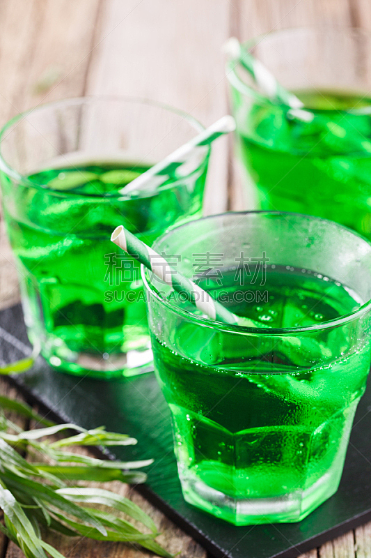 龙蒿,饮料,绿色,垂直画幅,无人,玻璃,湿,维生素,鸡尾酒,含酒精饮料