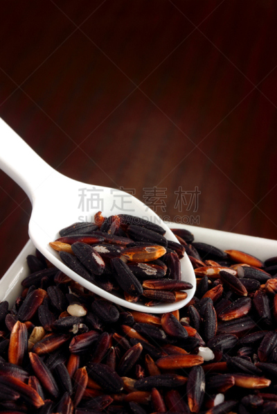 黑米,垂直画幅,褐色,无人,生食,黑糯米,特写,抗氧化物,紫色,汤匙