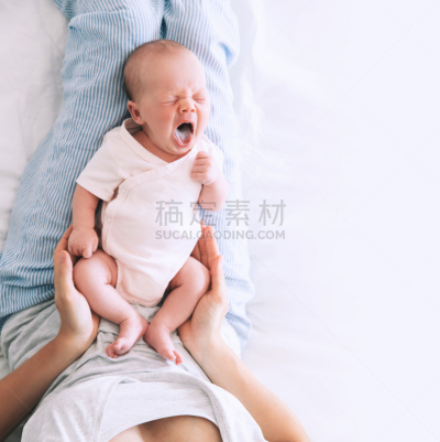 新生儿,女婴,垂直画幅,喉咙,舌头,仅成年人,白色,人的脸部,喉部检查,斑块