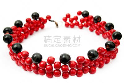 项链,木制,黑色,红色,珠绣,宣言项链,短款项链,水平画幅,金属丝,仅成年人