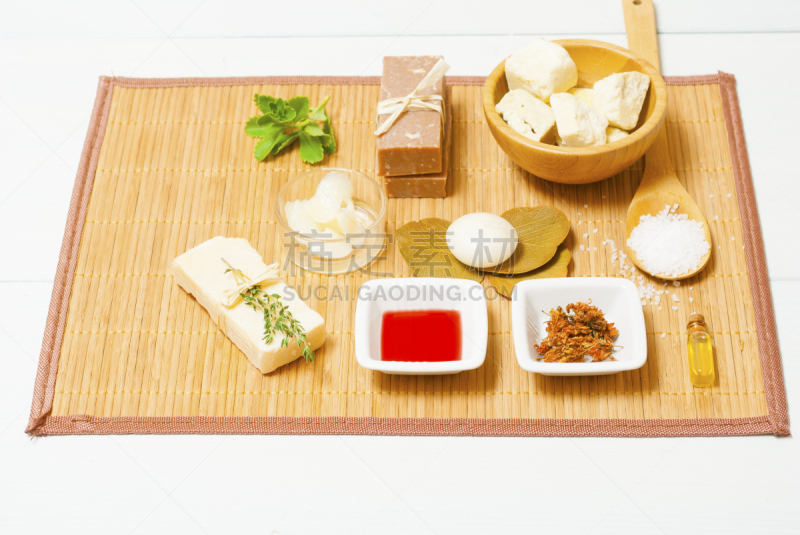 spa美容,植物温泉疗法,乳木果,水晶治疗,圣约翰草,药膏,滴瓶,面霜,浴盐,护手霜