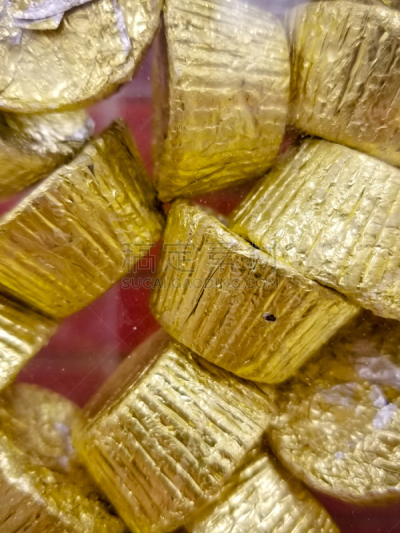 黄金,杯,垂直画幅,花生牛奶派,花生酱,无人,巧克力脆片,巧克力,小吃,堆