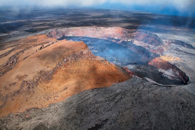 普乌欧火山口,火山口,航拍视角,熔岩湖,结壳熔岩,几劳亚活火山,火山学,硫磺,夏威夷大岛,烟