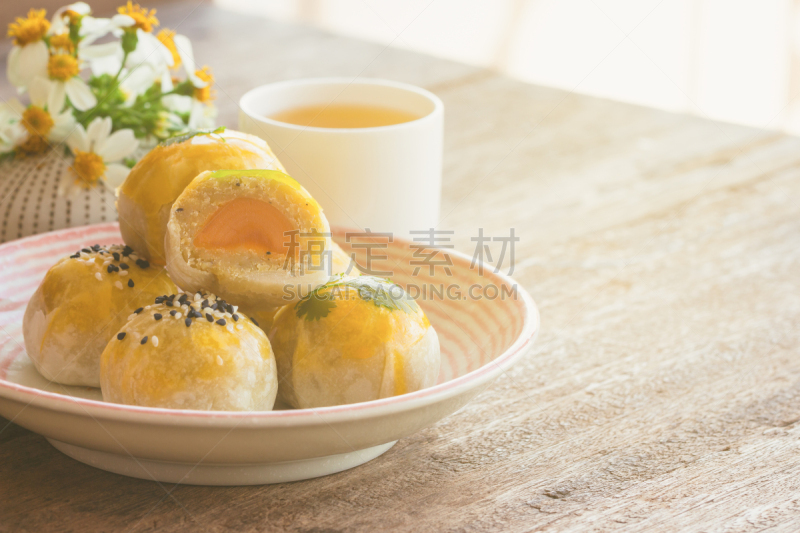 绿豆,月饼,自制的,面包店,侧面视角,茶,桌子,留白,木制,特写