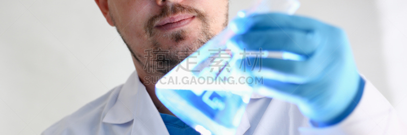 化学家,玻璃杯,液体,男性,举起手,试管,拿着,装管,科学实验,家庭生活