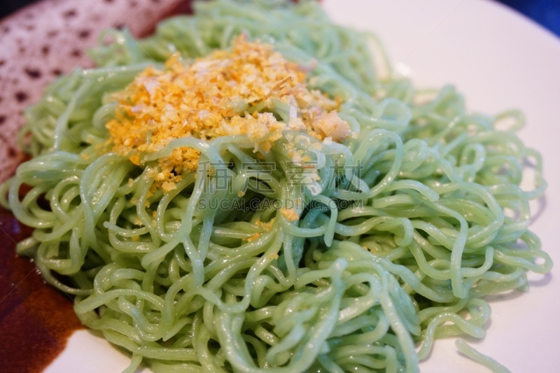 盘子,面条,绿色,涮涮锅,玉器,碳水化合物,商业厨房,明虾,餐具,褐色
