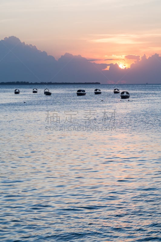 桑吉巴尔,印度洋,摄像机拍摄角度,垂直画幅,水,海港,夏天,交通方式,石镇,开着的