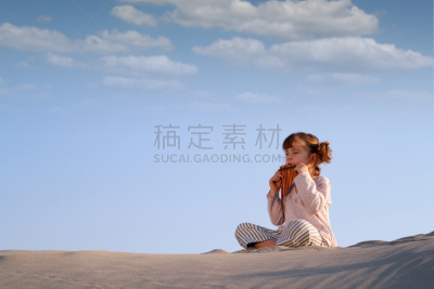 排箫,进行中,音乐,女孩,吹口哨,天空,美,青少年,水平画幅,噪声