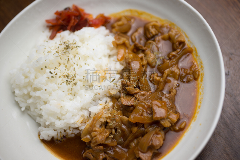 牛肉烩饭套餐,日本食品,白米,选择对焦,水平画幅,炖牛肉,膳食,特写,肉,装饰菜